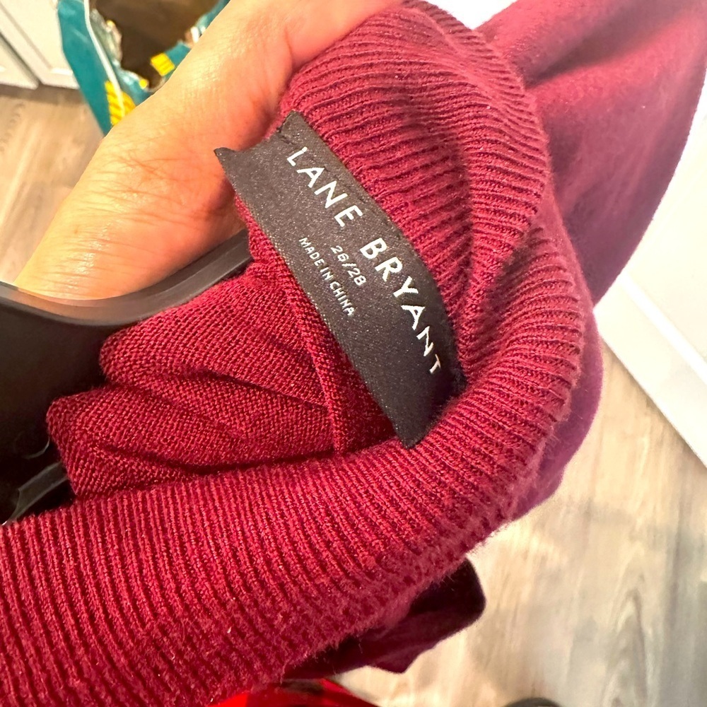 Lane Bryant Fitted Mock-Neck Cutout Pullover Sweater burgundy - Picture 3 of 3